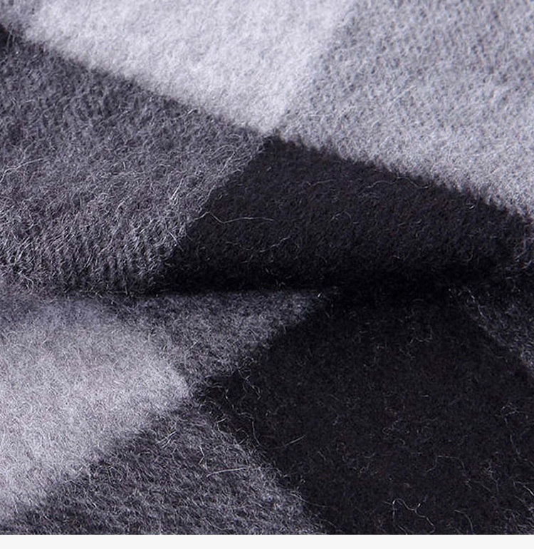 商品[国内直发] Burberry|Burberry 巴宝莉 格纹拉绒羊绒围巾 3942874-灰色,价格¥4195,第4张图片详细描述