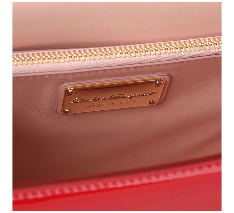 商品[国内直发] Salvatore Ferragamo|SALVATORE FERRAGAMO 女士红色漆皮中号VARA蝴蝶结翻盖包  21-G878-687404,价格¥5610,第6张图片详细描述
