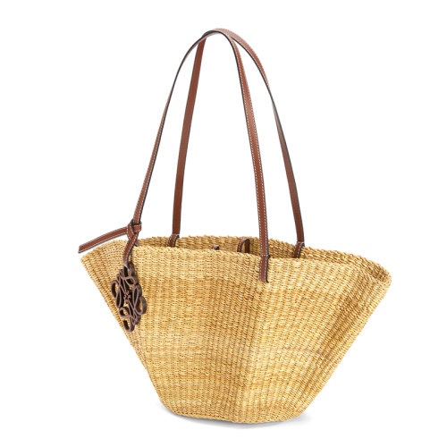 商品Loewe|【包税】LOEWE/罗意威 2021春夏新款 Shell Basket系列 女士小号天然/山核桃象草/小牛皮徽标饰物贝壳手提斜挎单肩包A223096X01-9943,价格¥4976,第2张图片详细描述