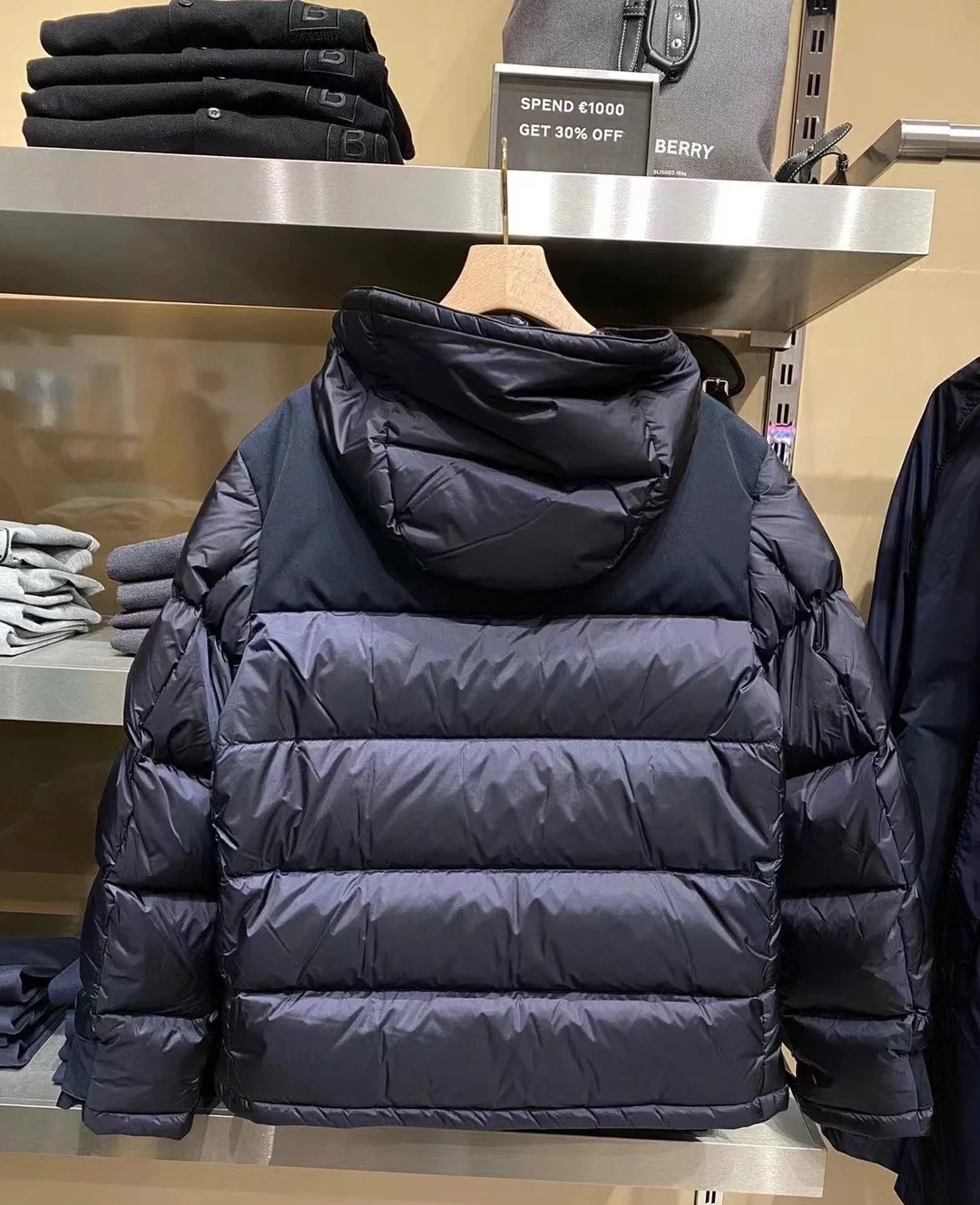 商品Burberry|BURBERRY/博柏利 男士海军蓝涤纶鸭绒B字徽标连帽羽绒服80616601,价格¥3551,第6张图片��详细描述