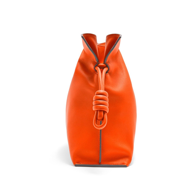 商品Loewe|LOEWE/罗意威 22新款Flamenco系列 女士橙色纳帕牛皮革徽标压纹拉绳收紧单肩手提包A411FC1X62-9100,价格¥15775,第4张图片详细描述