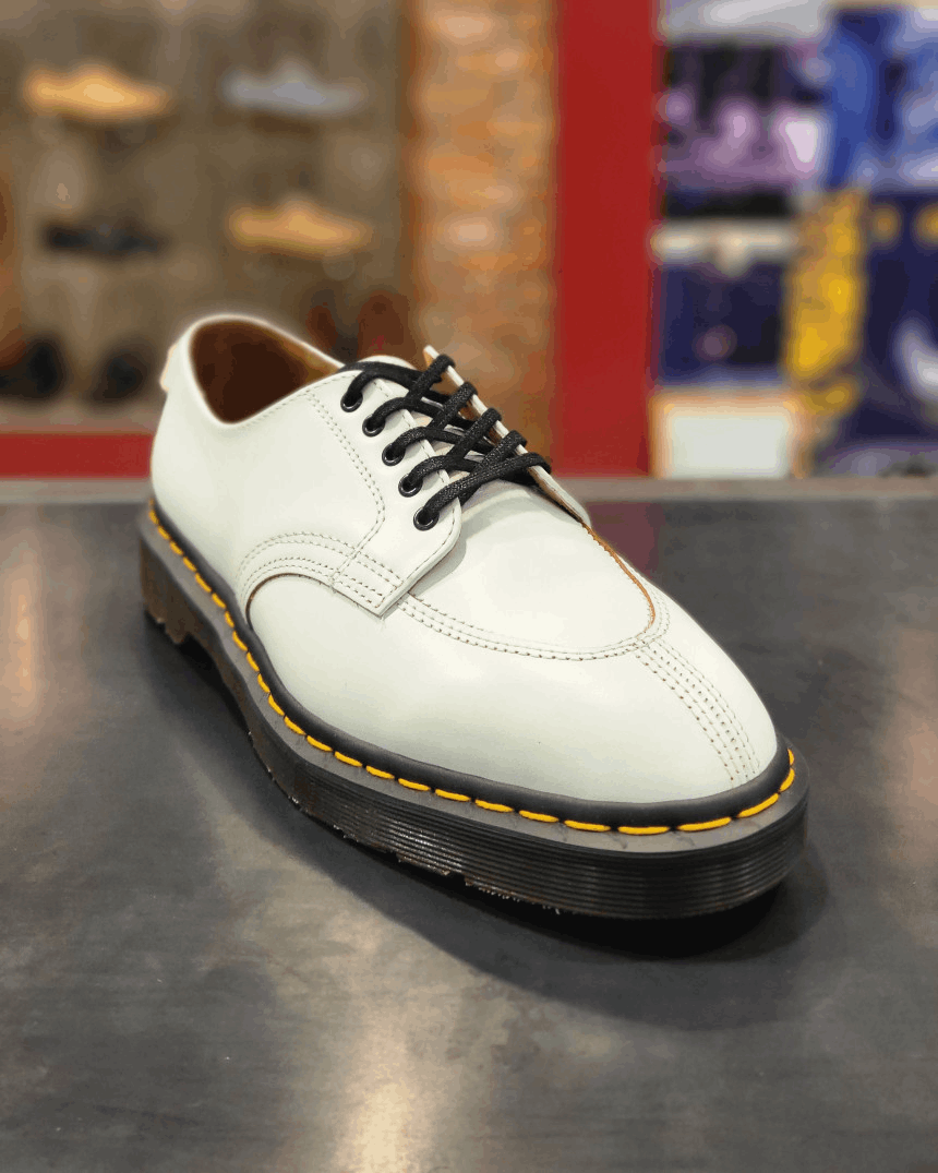 商品Dr. Martens|【Brilliant|包邮包税】马汀博士 马丁靴 2046 White Vintage Smooth 复古5孔 白色皮鞋 27718100,价格¥915,第2张图片详细描述