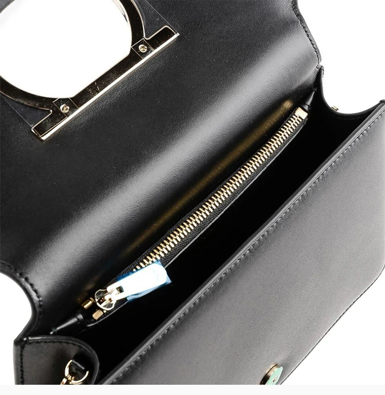 商品Salvatore Ferragamo|Salvatore Ferragamo 菲拉格慕 女士黑色单肩斜挎包 22-D293-691144,价格¥4222,第2张图片详细描述