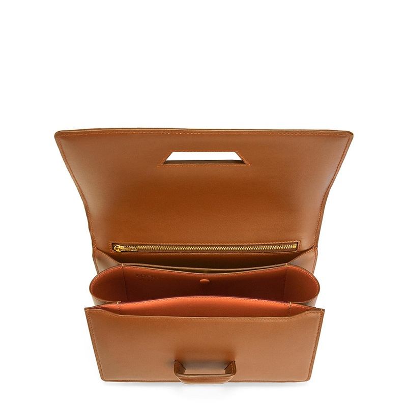 商品Loewe|【包税】LOEWE/罗意威 2021秋冬新款 Barcelona系列 女士棕褐色小牛皮徽标三角搭扣单肩斜挎包0010594182,价格¥23470,第4张图片详细描述