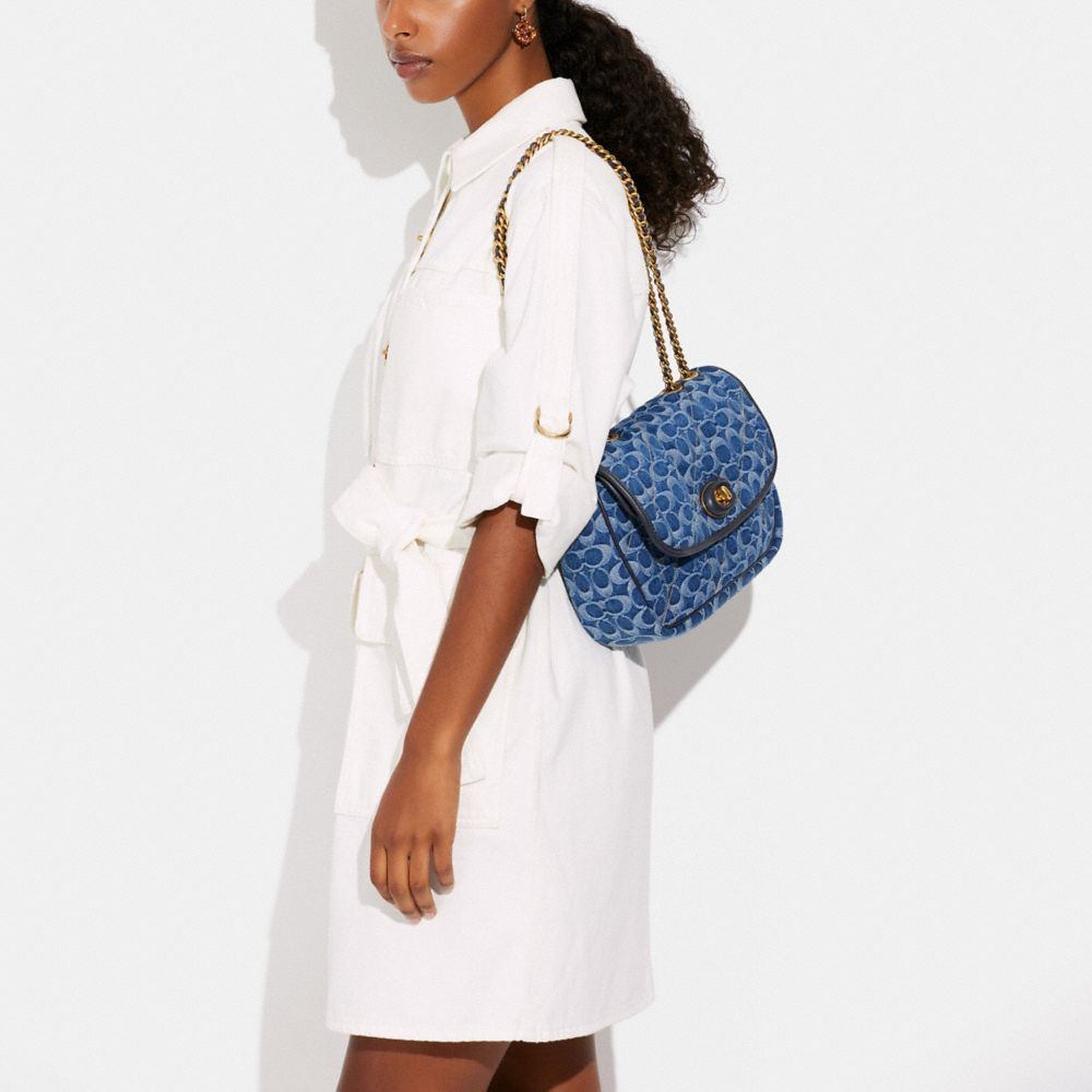 商品[国内直发] Coach|蔻驰女包Pillow 20 丹宁包水波纹香布雷女士专柜款牛仔布单肩斜挎包链条包礼物送女友 中号海军蓝CA104 B4UDF,价格¥1321,第4张图片详细描述