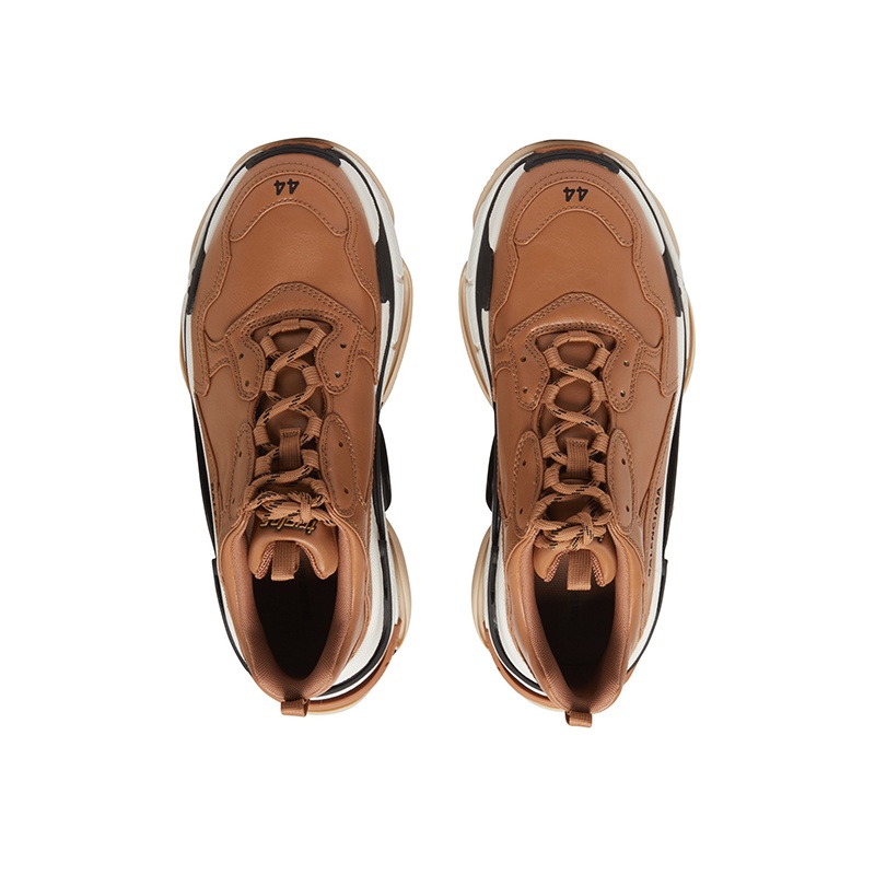 商品Balenciaga|巴黎世家 TripleS系男驼色聚氨酯反光运动鞋,价格¥7809,第2张图片详细描述