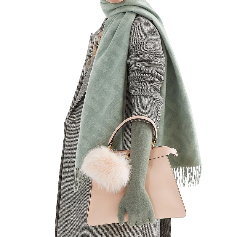 商品Fendi|FENDI/芬迪 22年秋冬新款 男女同款薄荷绿色纯羊绒老花图案围巾,价格¥6089,第4张图片详细描述