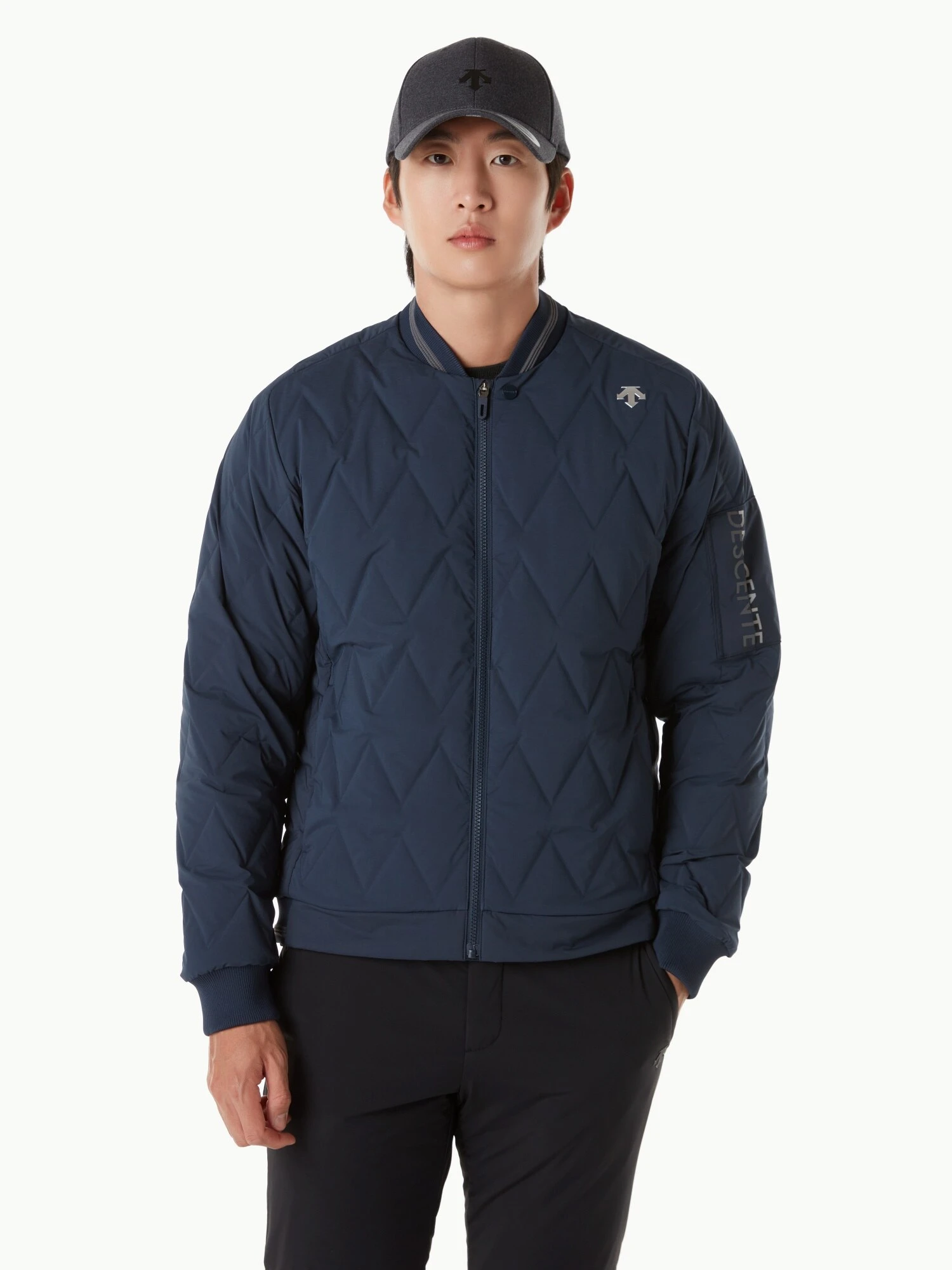 商品【预售商品15天发货】 DESCENTE|高尔夫系列男士运动风格羽绒服提供极佳保暖效果 DP42MFDJO2-DBLG,价格¥2496,第8张图片详细描述