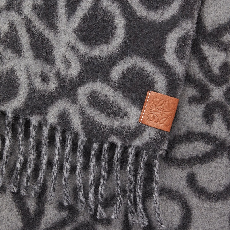 商品Loewe|罗意威23新款 男女通用羊驼毛��羊毛印花围巾（两色可选）,价格¥3951,第3张图片详细描述