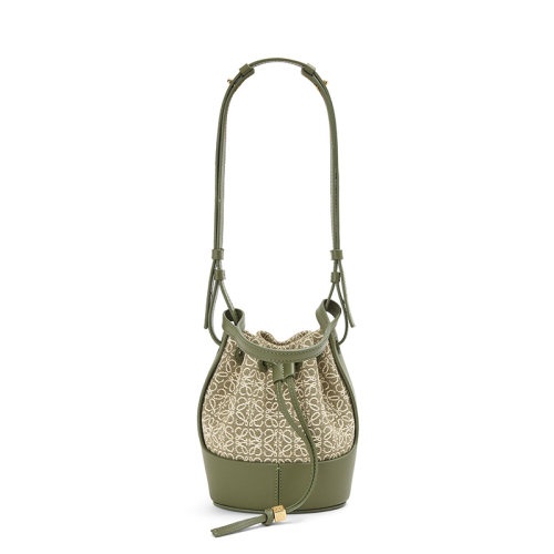 商品Loewe|【包税】LOEWE/罗意威 22春夏新款Balloon系列 女士迷你绿色鳄梨绿色徽标提花织物配皮抽绳水桶手提气球包A710P18X07-4364,价格¥11336,第5张图片详细描述