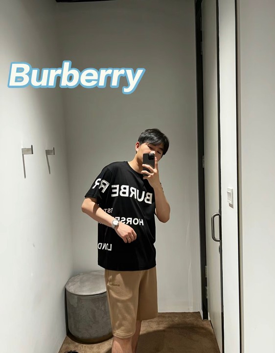 商品Burberry|BURBERRY/博柏利 黑色棉质Horseferry印花休闲T恤 男女同款 情侣款80805431,价格¥1414,第17张图片详细描述