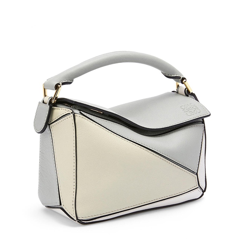 商品Loewe|Loewe/罗意威 22春夏新款Puzzle系列 女士迷你大理石灰色牛皮革几何线条可单肩斜挎手提拼图包 A510U95X34-1693,价格¥15727,第3张图片详细描述
