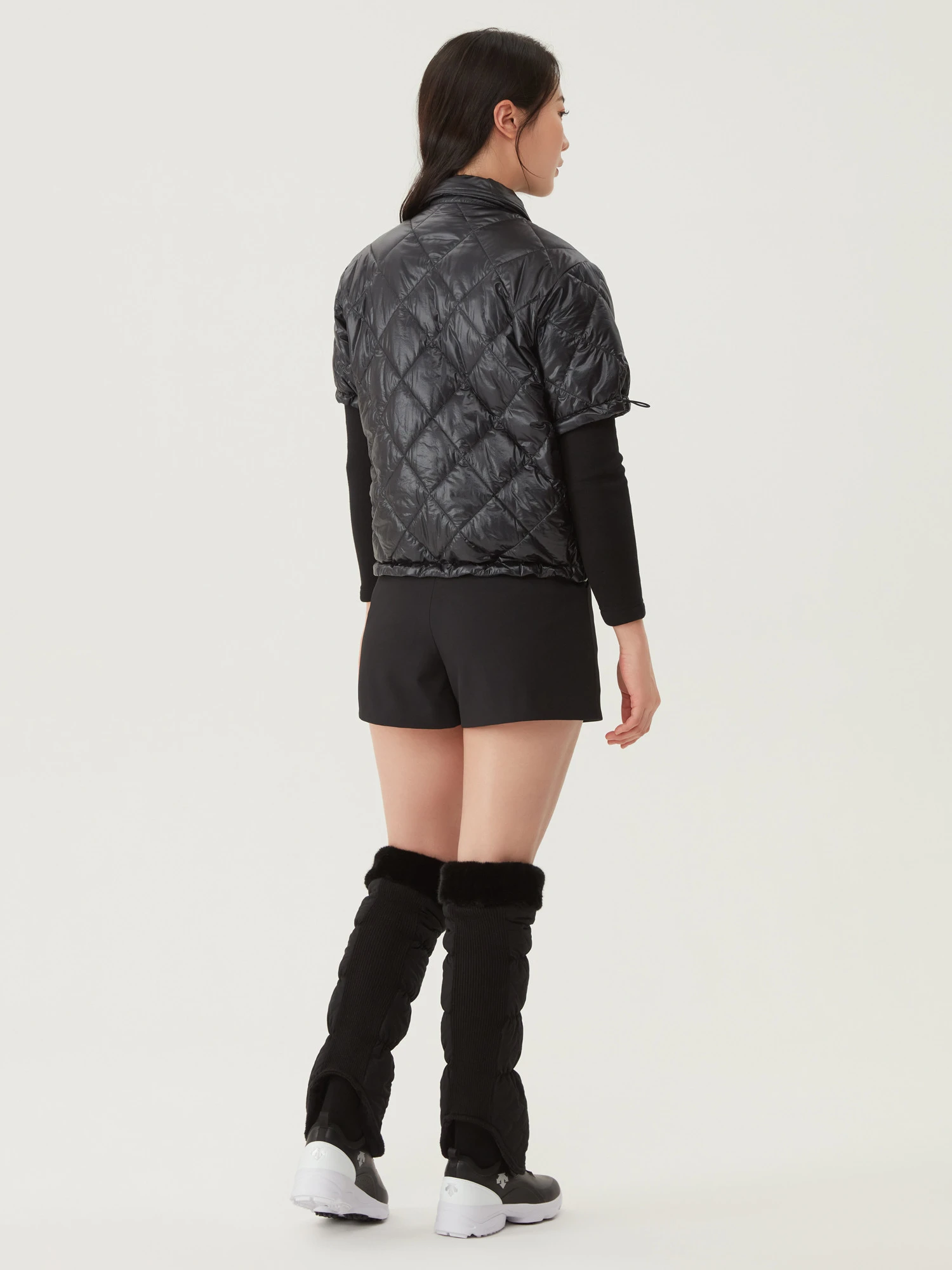 商品【预售商品15天发货】 DESCENTE|GOLF女性短袖绗缝羽绒外套轻便时尚 DO42WFDJO5-LICG,价格¥1596,第5张图片详细描述