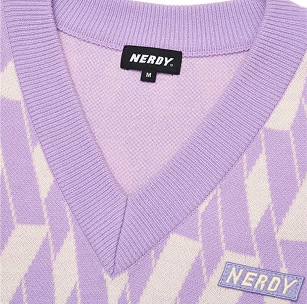 商品NERDY|【享贝家】NERDY 徽标图案针织马甲 男女同款 浅紫色（预售款，10天发货） PNES22KK0636 ,价格¥246,第3张图片详细描述