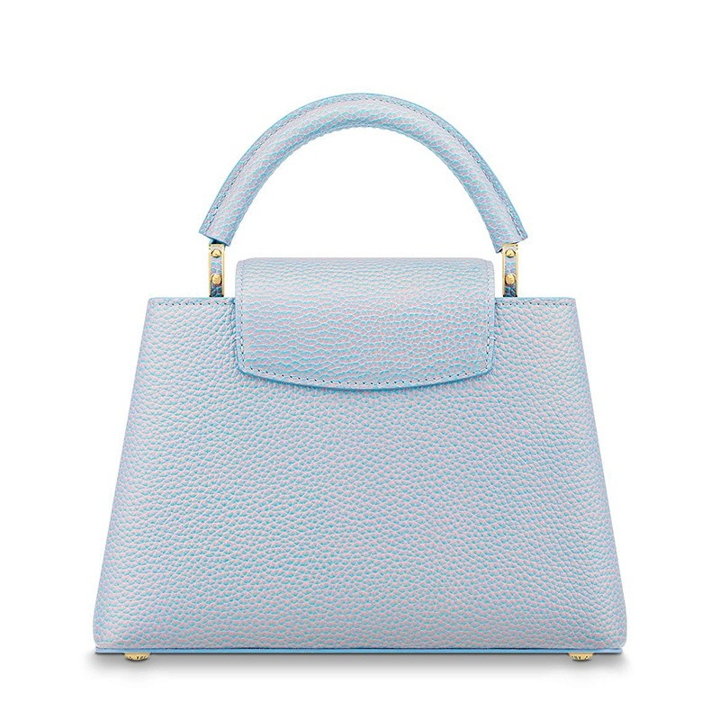 商品Louis Vuitton|【预售十天】Louis Vuitton/路易威登 22新款CAPUCINES BB系列 女士丁香紫/浅蓝色系喷绘效果粒面牛皮革金扣配可拆卸皮革链条编织肩带单肩手提包M59868,价格¥48796,第4张图片详细描述