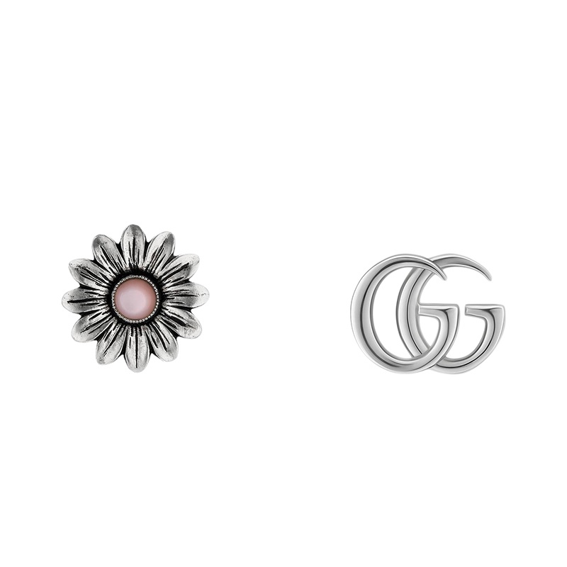 商品Gucci|GUCCI/古驰 经典925纯银复古花朵镶嵌粉色珍珠母贝双G不对称耳钉,价格¥2409,第2张图片详细描述