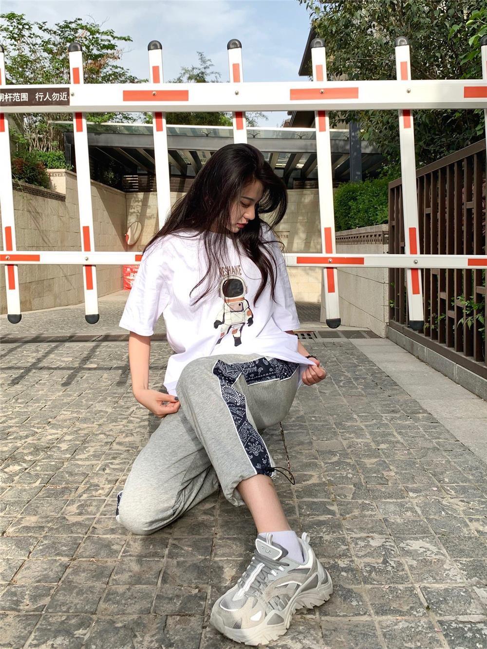 商品Fila|【SAvenue】斐乐 Fila 鱼刺二代 灰白 韩版 男女同款 (提示：保税仓货品一人不可超过5单) 1JM00790D050 LY,价格¥306,第4张图片详细描述