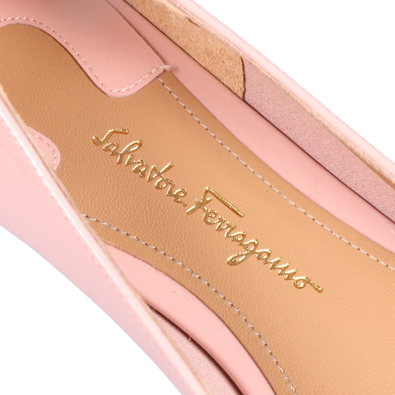 商品Salvatore Ferragamo|SALVATORE FERRAGAMO 女士裸色漆皮休闲平底船鞋 0684700,价格¥2098,第5张图片详细描述