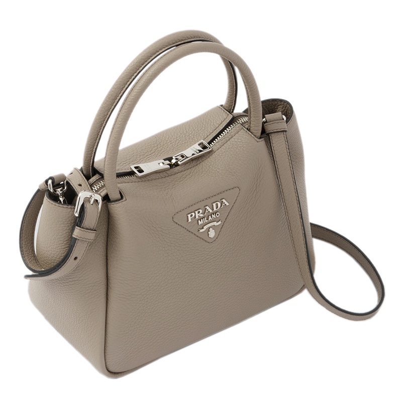 商品Prada|PRADA/普拉达 22春夏新款 女士小号黏土灰色皮革饰有三角徽标配织物肩带拉链开合单肩斜跨手提包1BC145_2DKV_F0572_V_3OO,价格¥22666,第4张图片详细描述