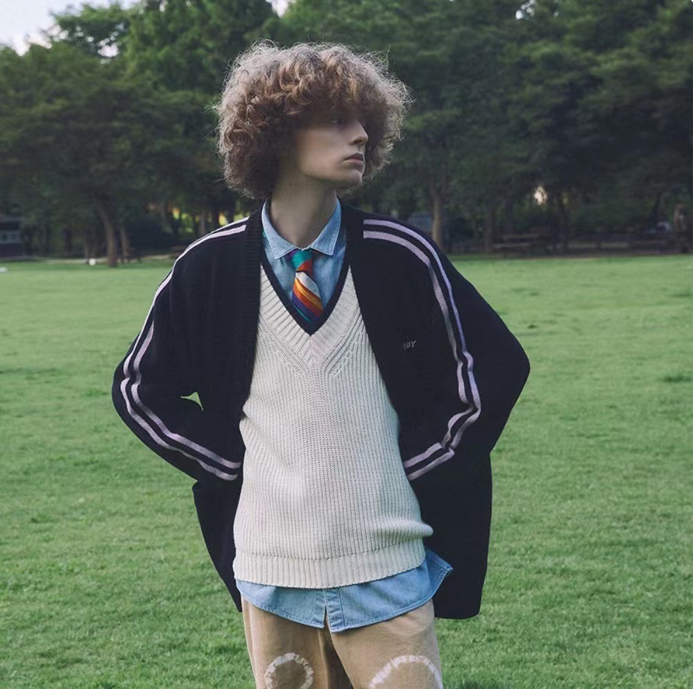 商品NERDY|【享贝家】NERDY休闲绣标羊毛针织开衫  男女同款 黑色（预售款，10天发货）PNEF21KK07,价格¥350,第7张图片详细描述