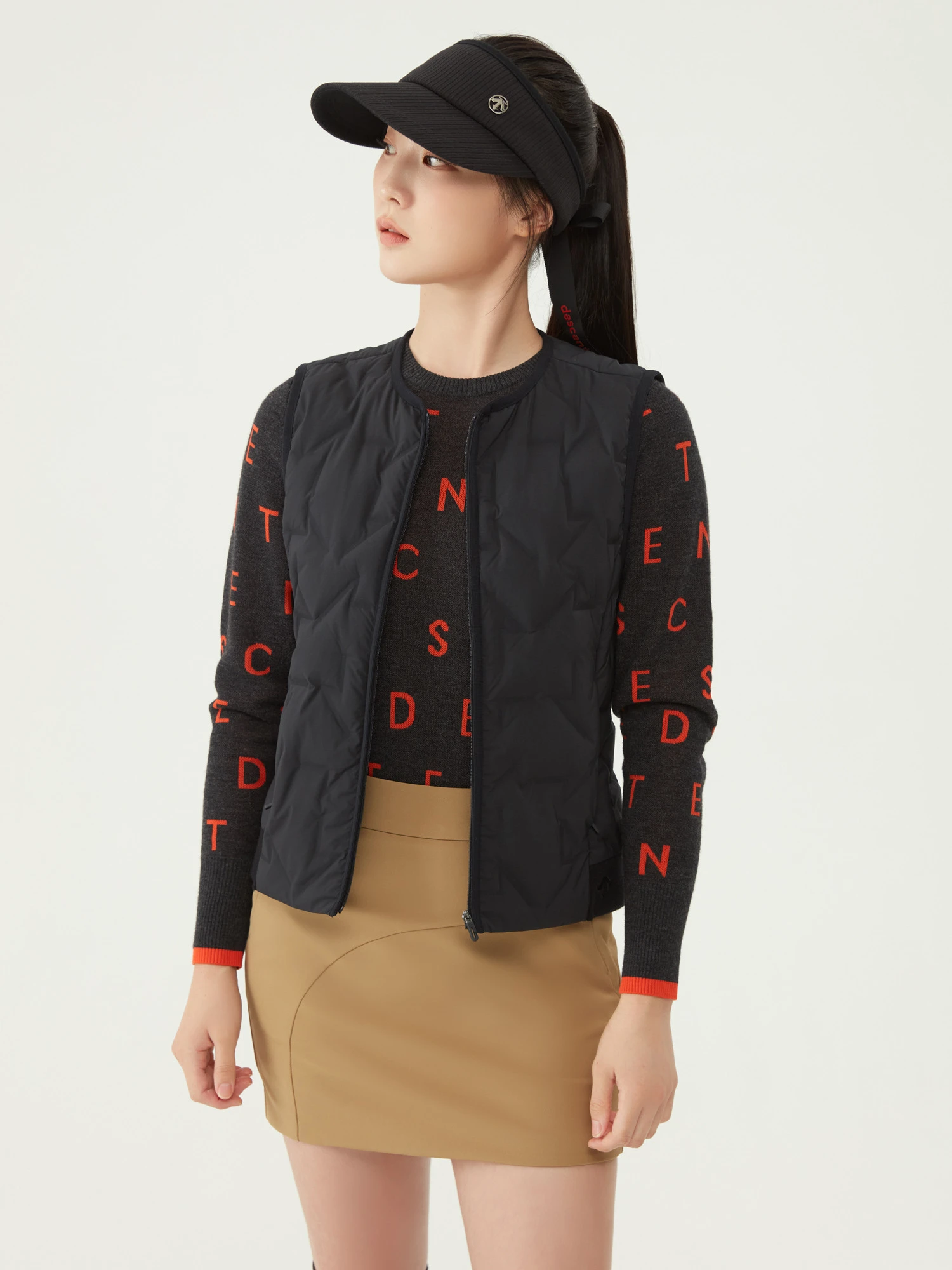 商品【预售商品15天发货】 DESCENTE|高尔夫女性轻便羽绒背心适合冬季穿搭 DO32WFDV93-LBGG,价格¥1274,第3张图片详细描述