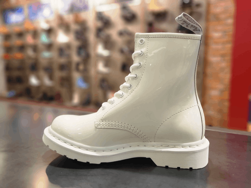 商品Dr. Martens|【Brilliant|包邮包税】马汀博士 马丁靴 1460 Mono White Patent Lamper 26728100,价格¥795,第4张图片详细描述