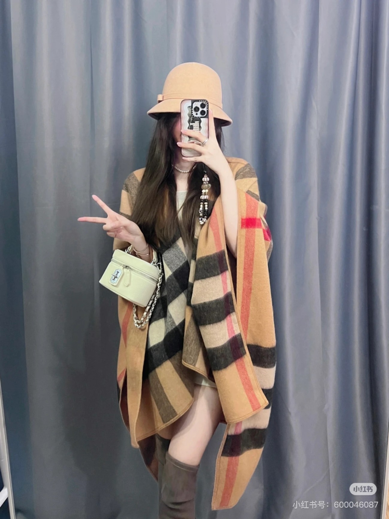 商品Burberry|【现货速发】BURBERRY/博柏利 经典款 女士驼色美利奴羊毛格纹斗篷披肩40294061,价格¥3404,第10张图片详细描述