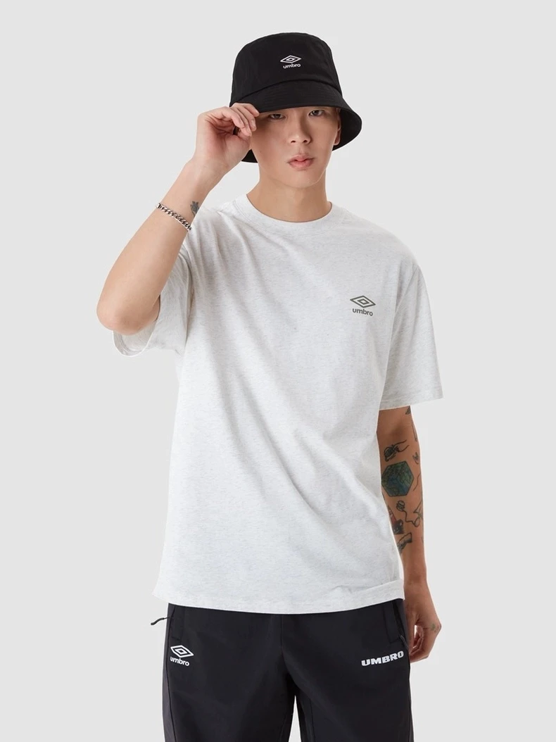 商品Umbro|【享贝家】ZY-（预售款）UMBRO茵宝 24新款 运动休闲户外小标logo宽松短袖T恤 男女同款 UP123CRS19,价格¥206,第11张图片详细描述
