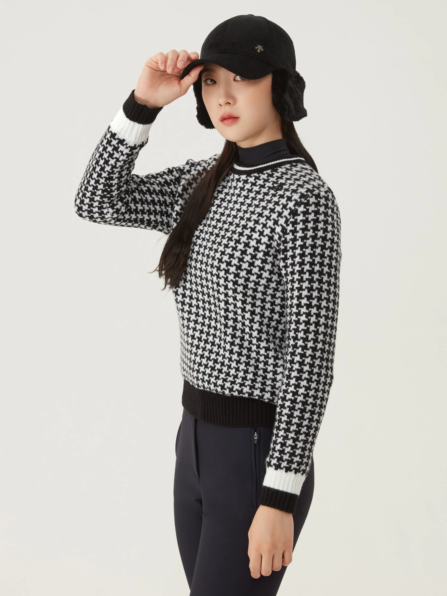 商品【预售商品15天发货】 DESCENTE|高尔夫系列女性图案防风毛衣时尚个性 DO42WFKPN1-LBGG,价格¥1413,第3张图片详细描述