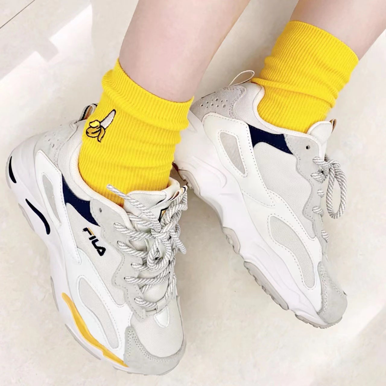 商品Fila|【享贝家】FILA 斐乐 黄泫雅Tracer系列复古跑鞋 男女同款 1RM01153D444,价格¥280,第3张图片详细描述