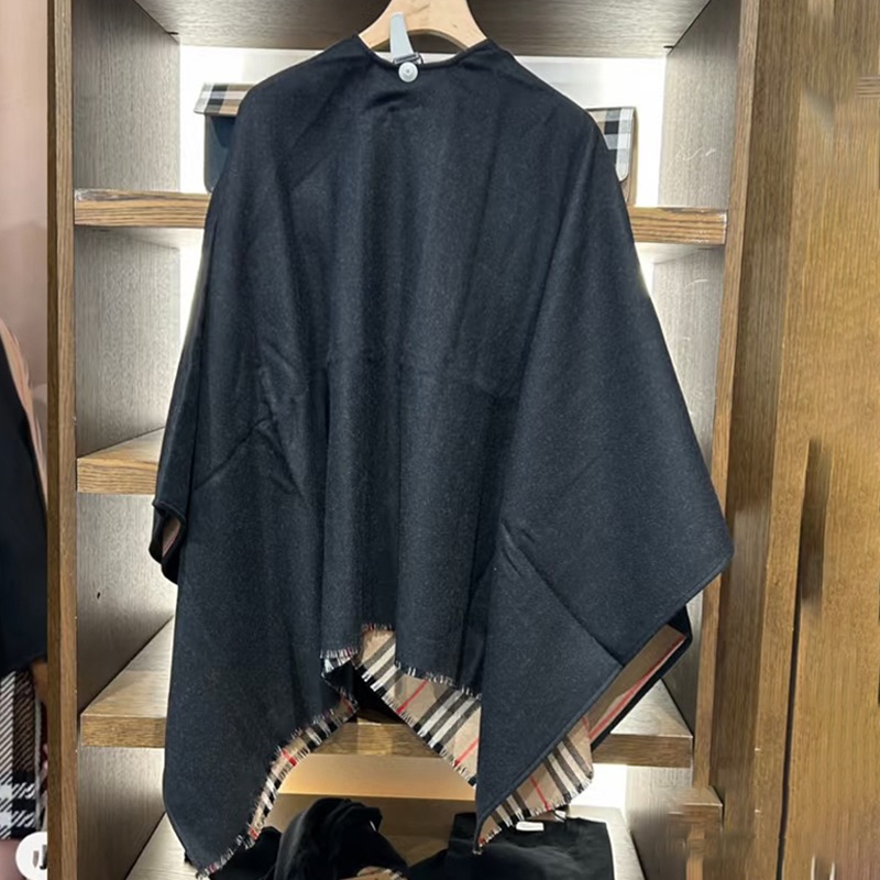 商品Burberry|【现货】博柏利 经典条纹羊毛双面女士披肩斗篷 80184961（两色可选）,价格¥3437,第9张图片详细描述