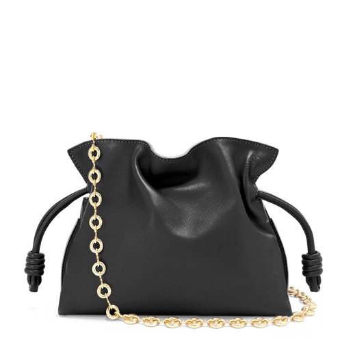 商品Loewe|【包税】LOEWE/罗意威 22新款Flamenco系列 女士迷你款黑色纳帕小牛皮抽绳单肩手拿链条包A411FC2X41-1100,价格¥14347,第4张图片详细描述