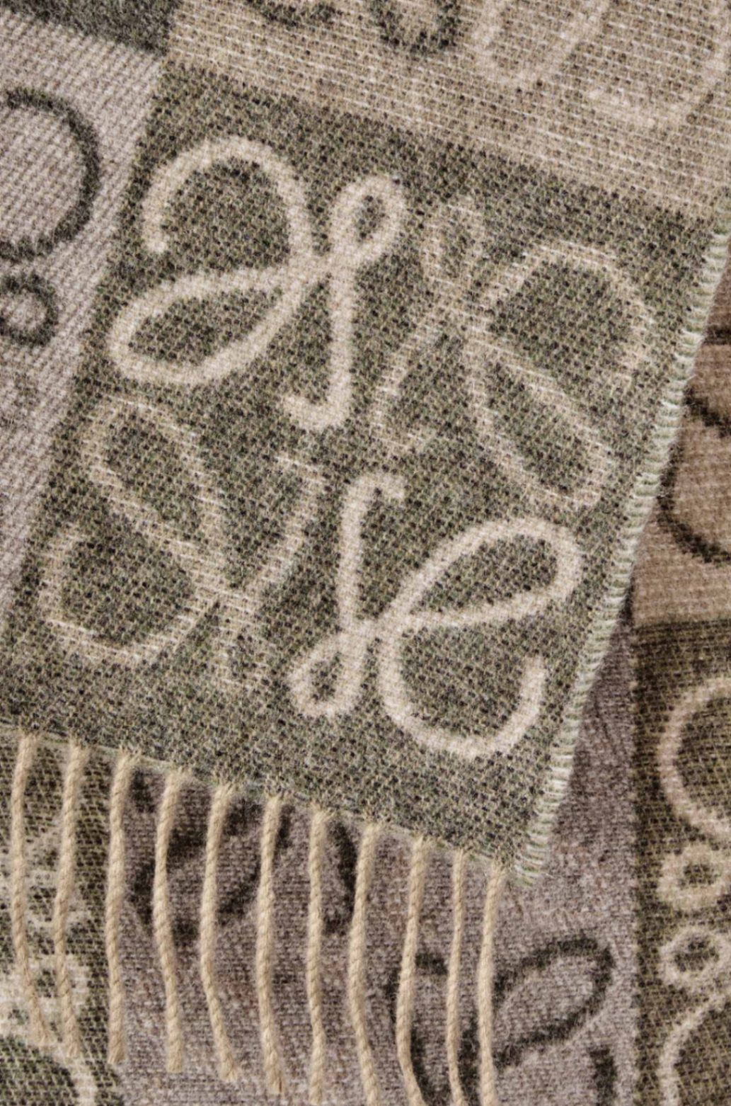 商品Loewe|LOEWE/罗意威 Anagram 羊毛羊绒围巾,价格¥3182,第15张图片详细描述