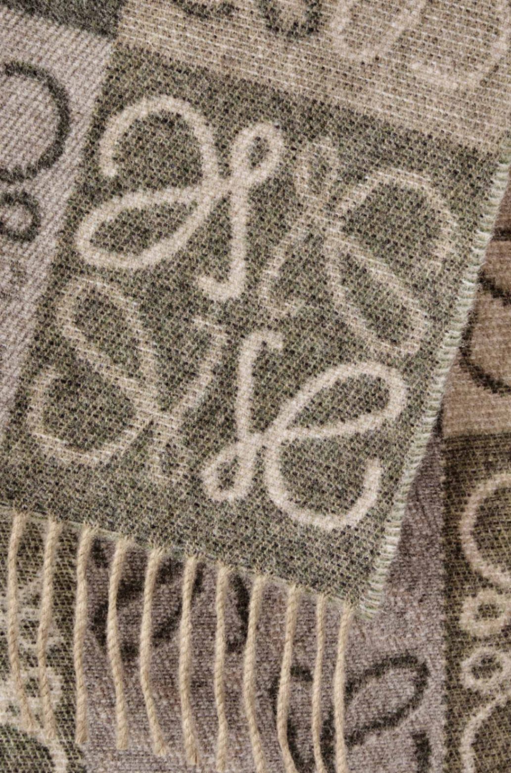 商品Loewe|LOEWE/罗意威 Anagram 羊毛羊绒围巾,价格¥3677,第15张图片详细描述