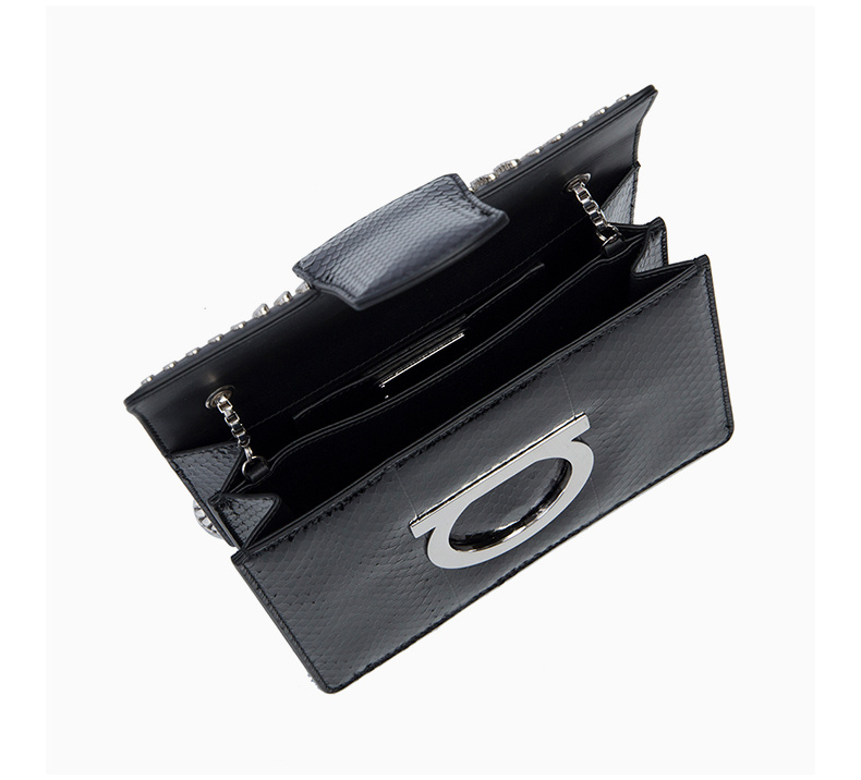 商品[国内直发] Salvatore Ferragamo|Salvatore Ferragamo 菲拉格慕 女士黑色单肩包 21-H070-1691047,价格¥5989,第6张图片详细描述