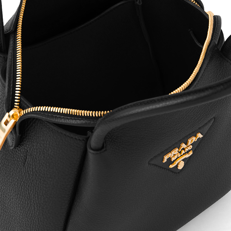 商品Prada|PRADA/普拉达 经典款 女士小号黑色皮革饰有三角徽标金扣配皮革肩带拉链开合单肩斜跨手提包1BC145_2DKV_F0002_V_OOO,价格¥17439,第6张图片详细描述