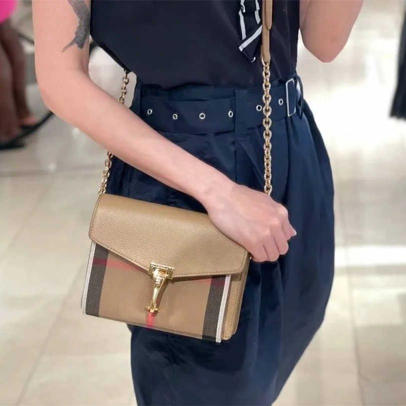 商品Burberry|【现货速发】BURBERRY/博柏利 BABYMACKEN女士小号驼色格纹棉麻斜挎包80801751,价格¥3134,第7张图片详细描述