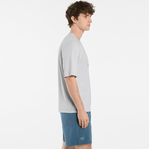商品【夏休延期至7月底发货】 Arc'teryx|【Brilliant|包邮包税】始祖鸟 CORMAC LOGO SS M[SS23] 新款上市 Komak Logo SS 男士 ATNSMX6348,价格¥730,第13张图片详细描述