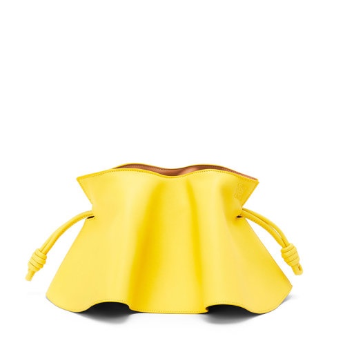 商品Loewe|【包税】LOEWE/罗意威 22新款Flamenco系列 女士柠檬草色纳帕牛皮革徽标压纹磁扣开合单肩手拿花瓣包A411M12X01-8240,价格¥13557,第3张图片详细描述