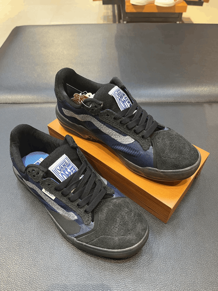 商品Vans|【韩国直邮|包邮包税】万斯 Evdnt Ultimatewaffle # Deuce #男女通用鞋 # black/true white (VN0A5DY78B2),价格¥532,第3张图片详细描述