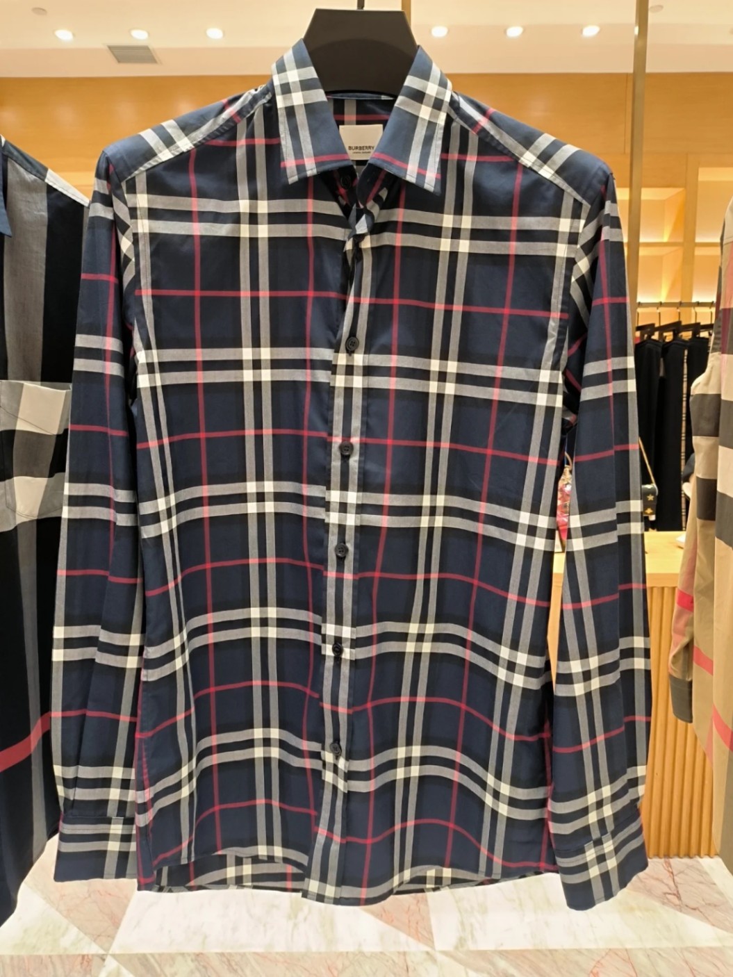 商品Burberry|BURBERRY/博柏利 男士海军蓝棉质红条中格纹经典款衬衫80208651,价格¥1764,第6张图片详细描述