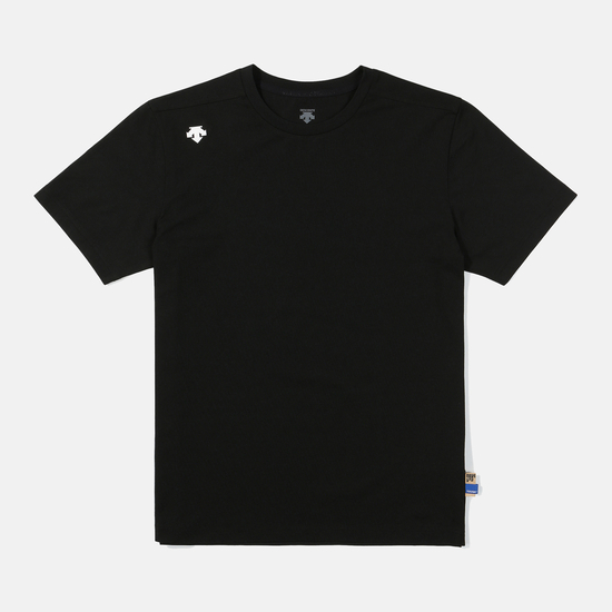 商品DESCENTE|【享贝家】（国内现货）DESCENTE 迪桑特 侧肩小标圆领运动短袖T恤 黑色 SN323UTS71-BLK0 G-QD,价格¥331,第4张图片详细描述