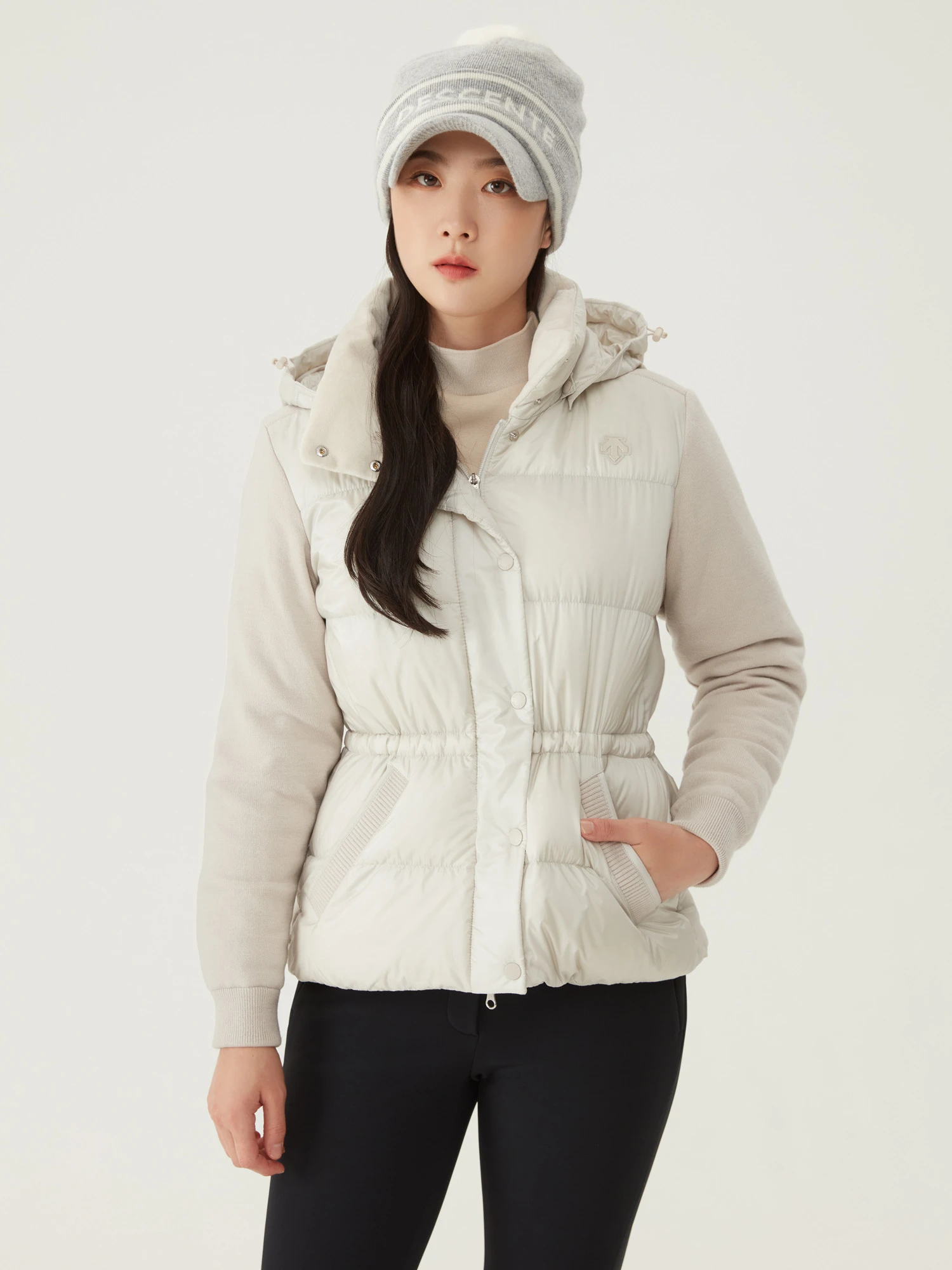 商品【预售商品15天发货】 DESCENTE|GOLF女性针织混合中长款羽绒服经典设计 DO42WFKOO2-CHAG,价格¥2027,第4张图片详细描述