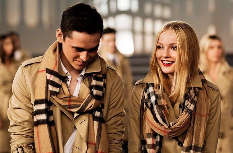 商品[国内直发] Burberry|Burberry 博柏利 女士黑白格纹亚麻材质格纹围巾 3902582,价格¥1649,第1张图片详细描述