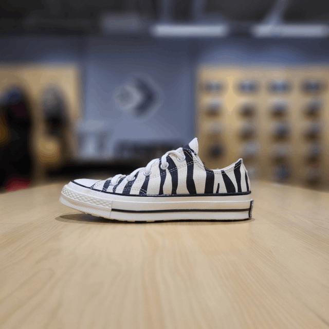 商品Converse|【韩国直邮|包邮包税】匡威 CHUNK TAYLOR70 ACAEVE 印花 GRIGNBLICHED ROW 帆布鞋 167811C,价格¥406,第2张图片详细描述