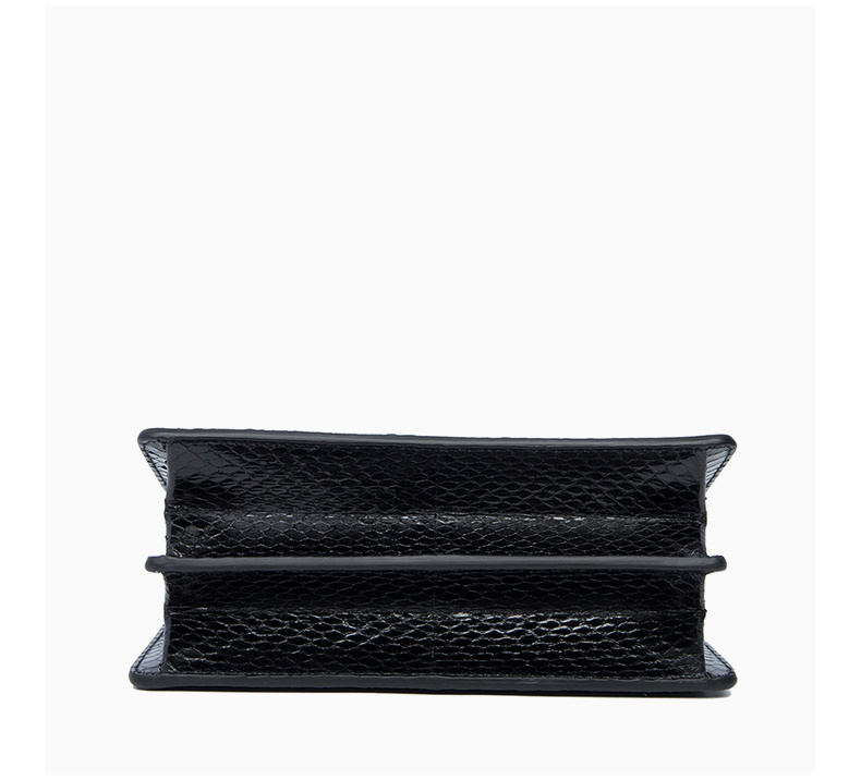 商品[国内直发] Salvatore Ferragamo|Salvatore Ferragamo 菲拉格慕 女士黑色单肩包 21-H070-1691047,价格¥5989,第5张图片详细描述