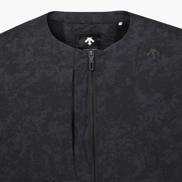 商品【预售商品15天发货】 DESCENTE|GOLF经典黑色图案短袖羽绒外套时尚 DP31MFDJ94-BLKG,价格¥2071,第14张图片详细描述