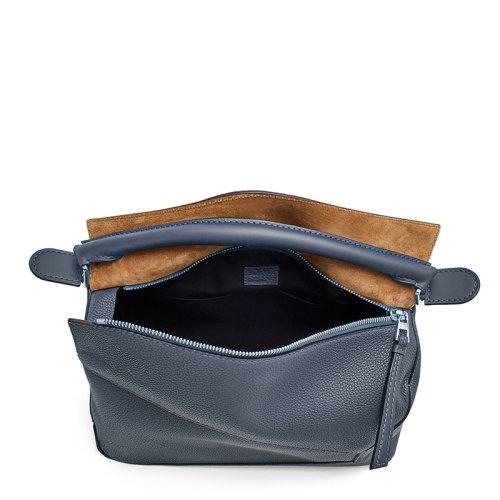 商品Loewe|【包税】LOEWE/罗意威 2021春夏新款 Puzzle Edge系列 男士大号海洋色粒面小牛皮斜挎单肩手提拼图包B510140X01-5543,价格¥24415,第3张图片详细描述