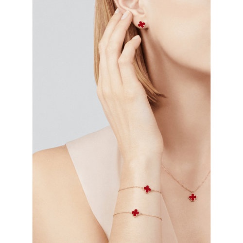商品Van Cleef & Arpels| Van Cleef & Arpels/梵克雅宝 经典款Sweet Alhambra®系列 18K金玫瑰金镶嵌红玉髓四叶草手链 VCARN59K00,价格¥13044,第2张图片详细描述