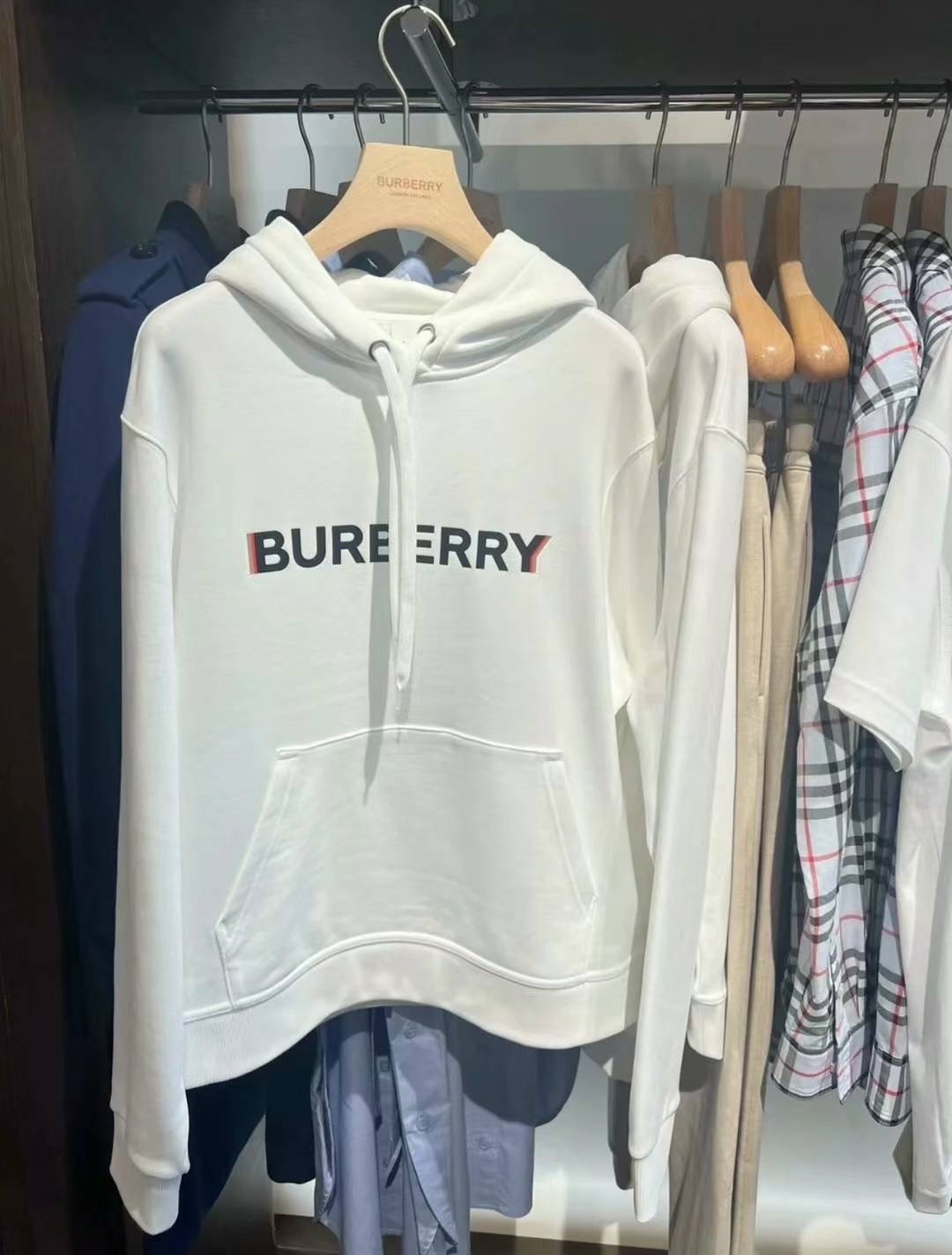 商品Burberry|BURBERRY/博柏利 女士白色棉质徽标印休闲宽松连帽卫衣80526571,价格¥1416,第4张图片详细描述